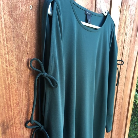Ann Taylor Factory Tops - ANN TAYLOR FACTORY COLD SHOULDER TOP